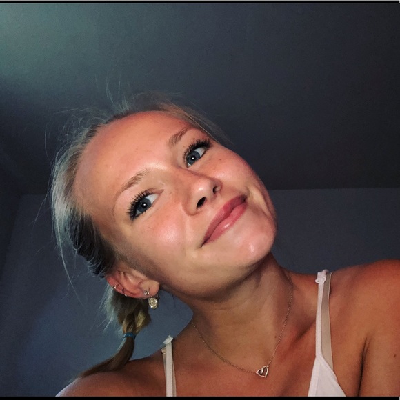 Meet your Posher, Destinee - Picture 1 of 1